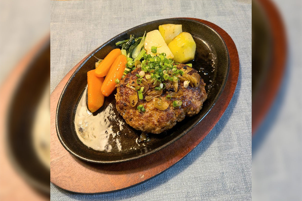 肉厚ハンバーグ 三代目万能調味料とにんにくの和風ガーリックソースがけ
