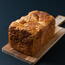 画像をギャラリービューアに読み込む, 塩付き 高級塩デニッシュ食パン 【塩二郎弟子青蜂】