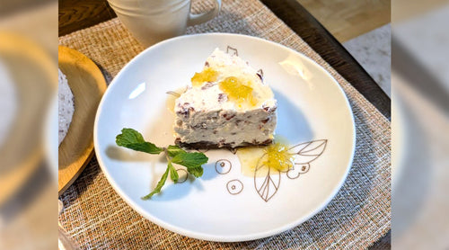 トミーノフレスコクランベリーのムースケーキ　レモンソースがけ