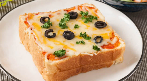 ブラックオリーブとチーズのピザトースト