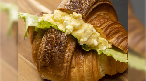 クロワッサンのたまごサンド