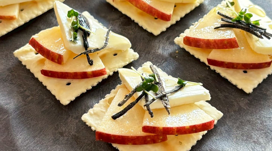 りんごとカマンベールチーズのカナッペ