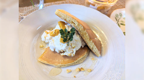 トミーノフレスコのホイップ添えパンケーキ