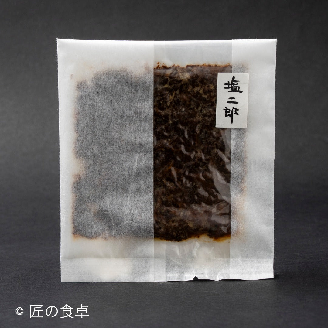 A luxurious set of five items: salted kelp, sesame salted kelp, simmered kelp, black sesame salt, and sansho pepper kelp.